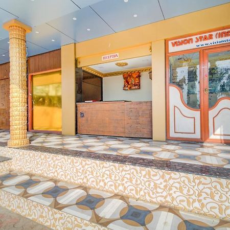 Oyo 67979 Hotel Hollywood Park Sasupāda Kültér fotó