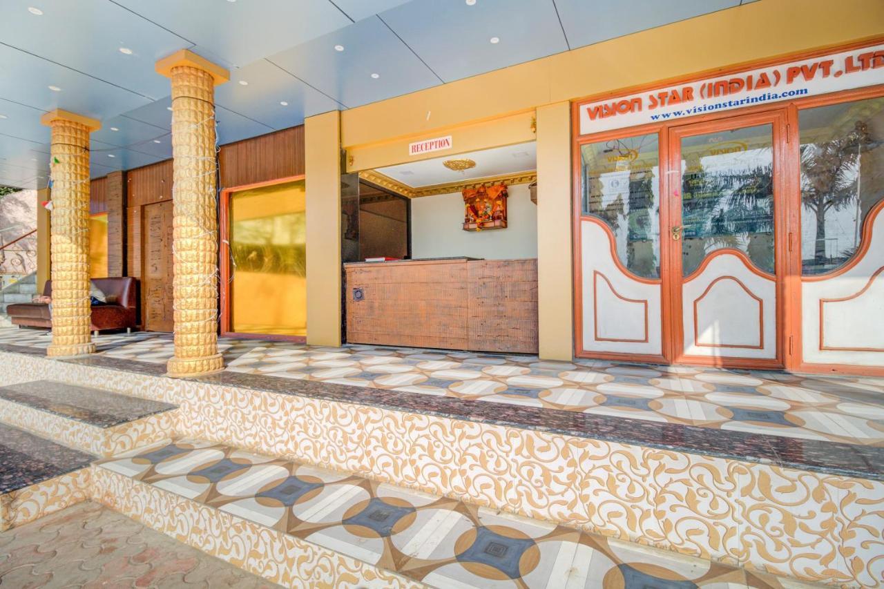 Oyo 67979 Hotel Hollywood Park Sasupāda Kültér fotó