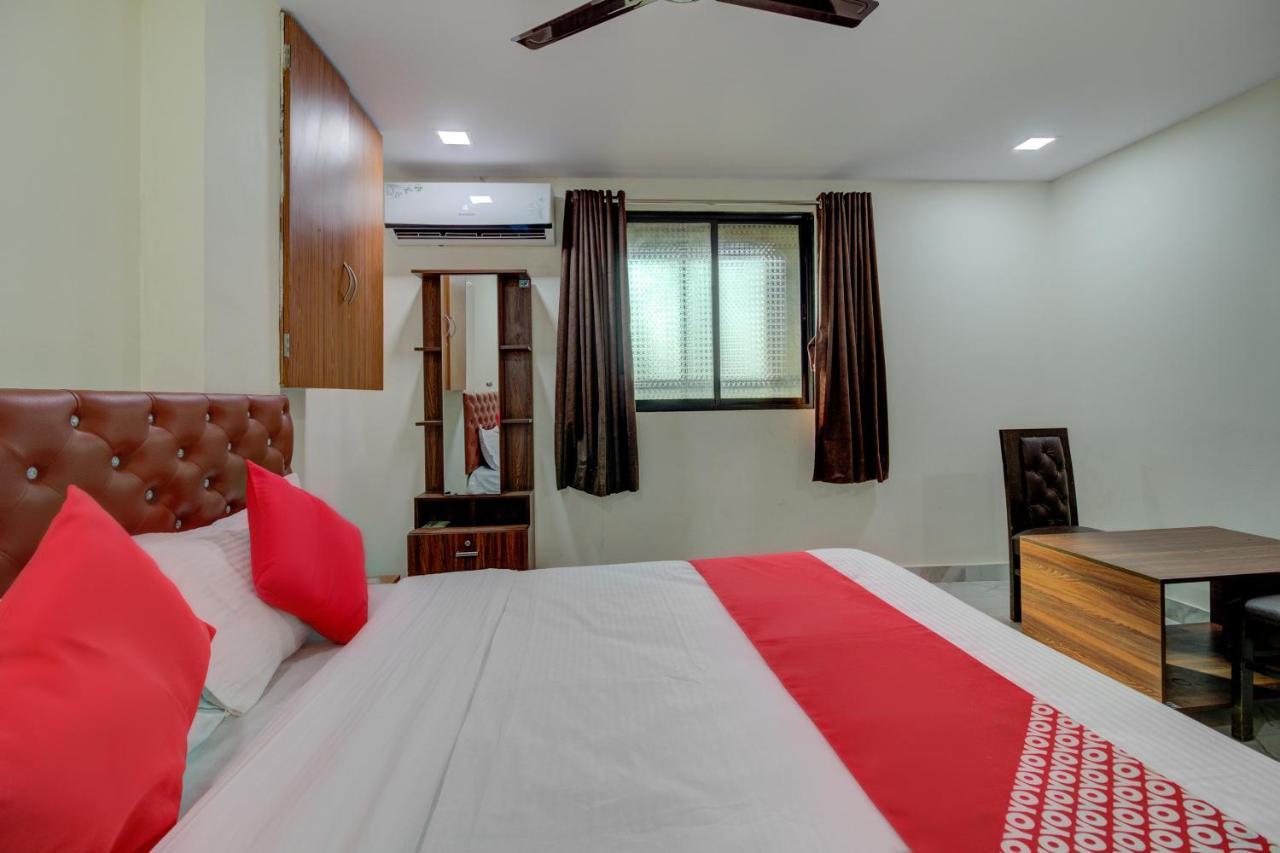 Oyo 67979 Hotel Hollywood Park Sasupāda Kültér fotó