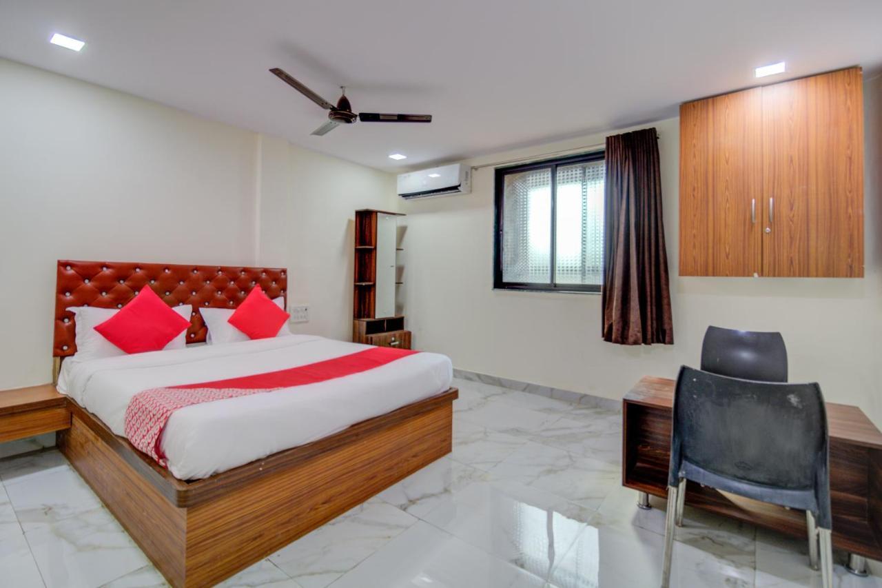 Oyo 67979 Hotel Hollywood Park Sasupāda Kültér fotó