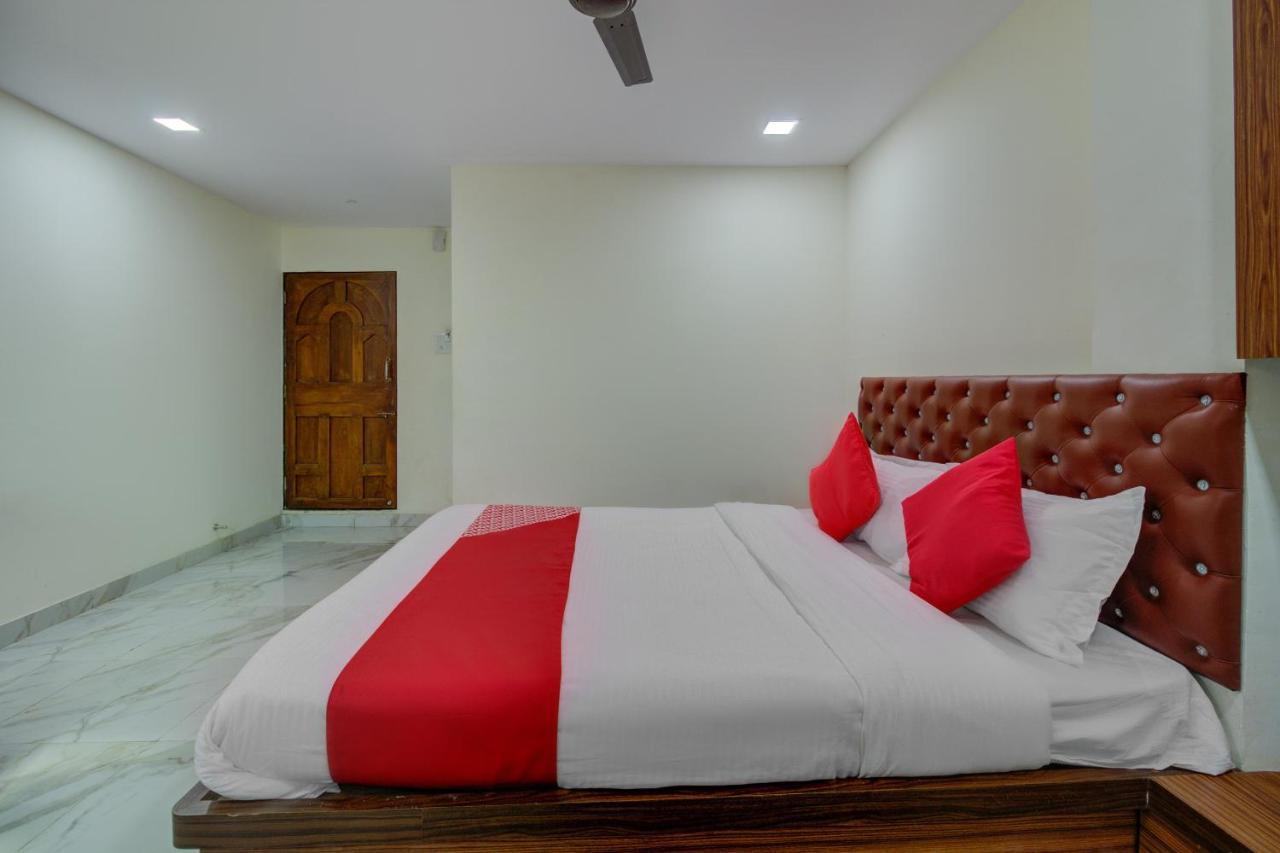 Oyo 67979 Hotel Hollywood Park Sasupāda Kültér fotó