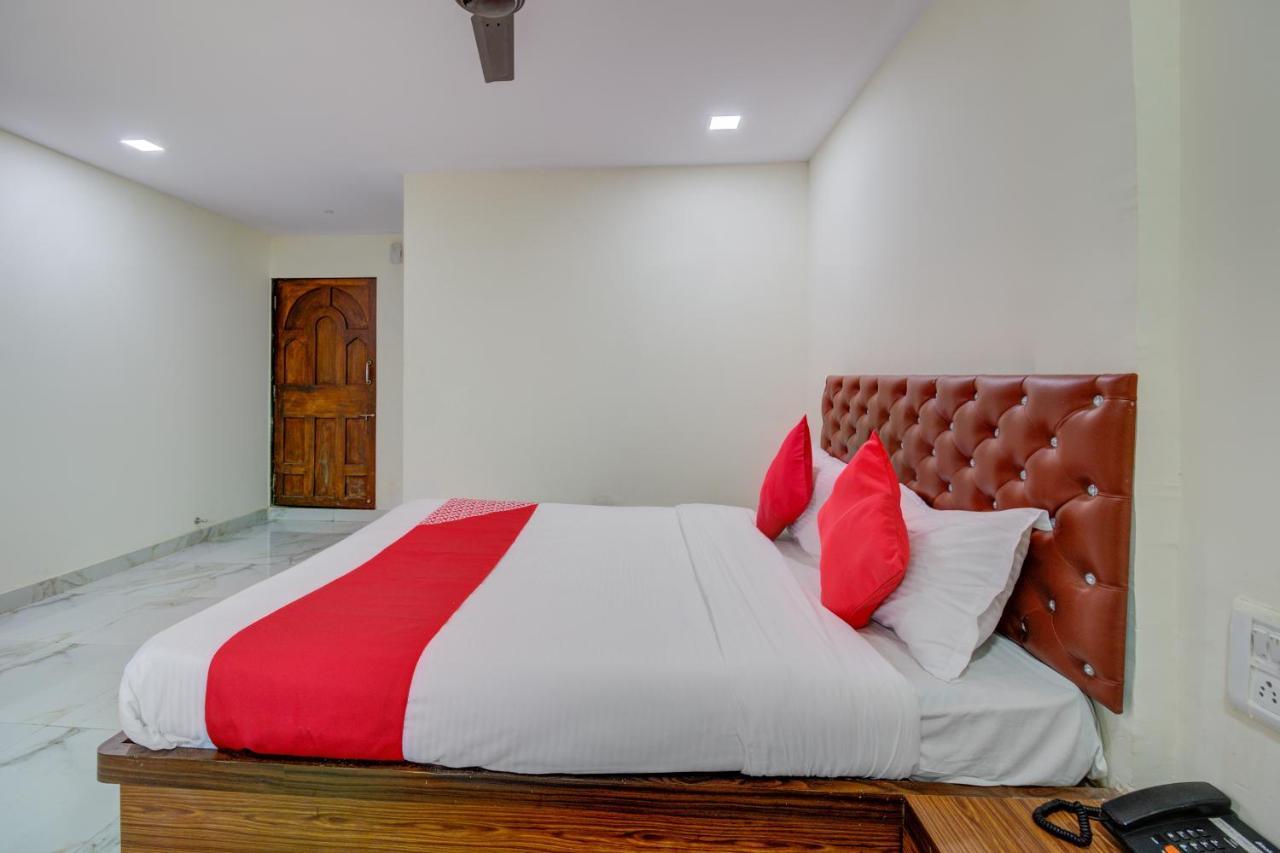 Oyo 67979 Hotel Hollywood Park Sasupāda Kültér fotó