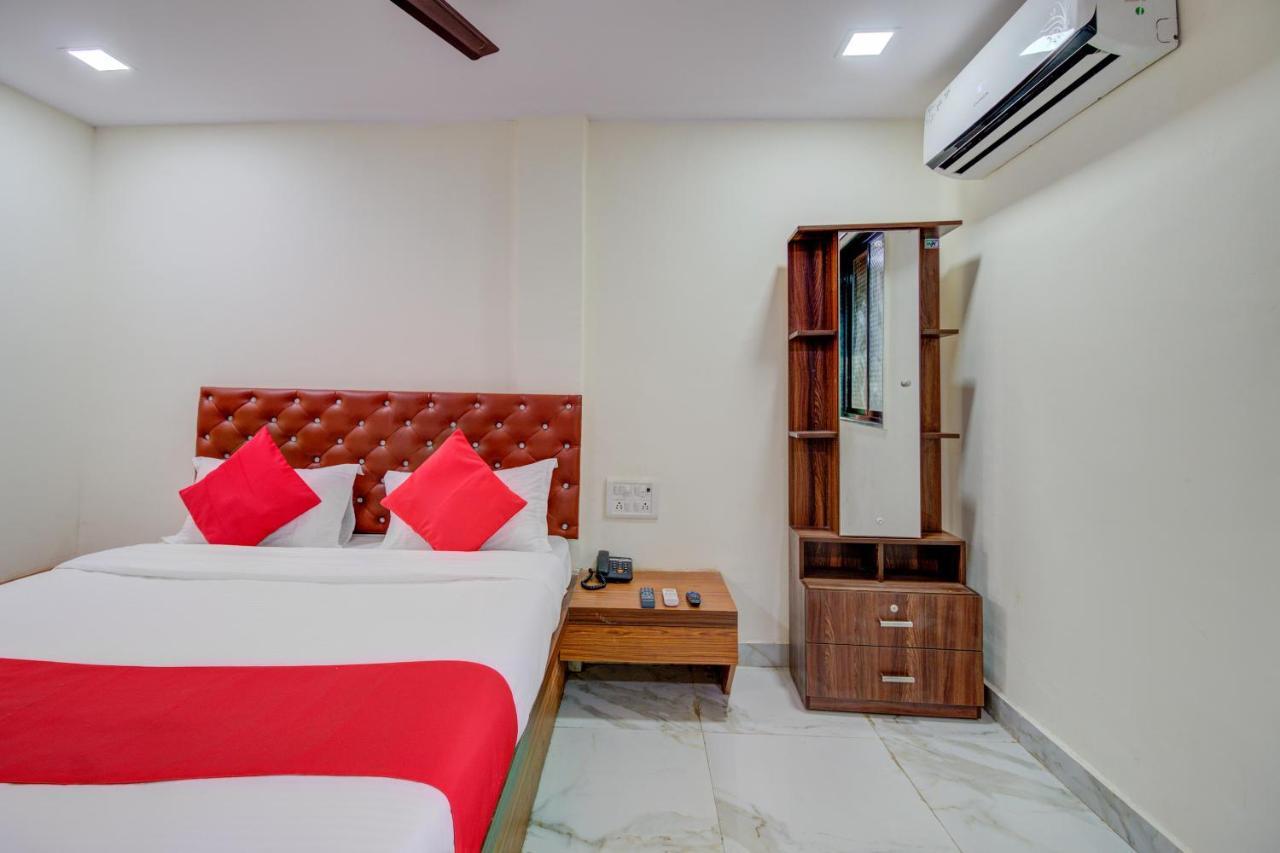 Oyo 67979 Hotel Hollywood Park Sasupāda Kültér fotó