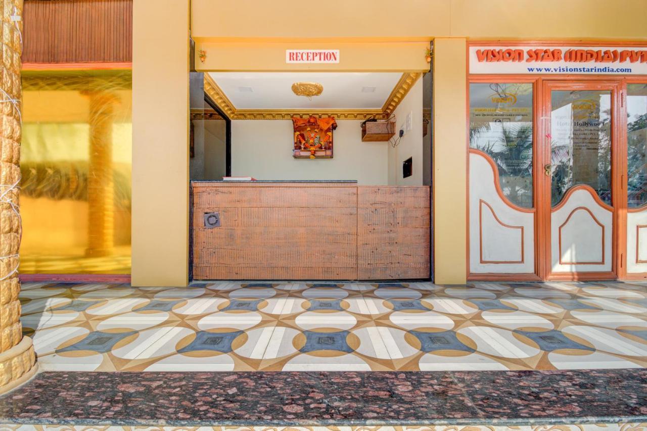Oyo 67979 Hotel Hollywood Park Sasupāda Kültér fotó