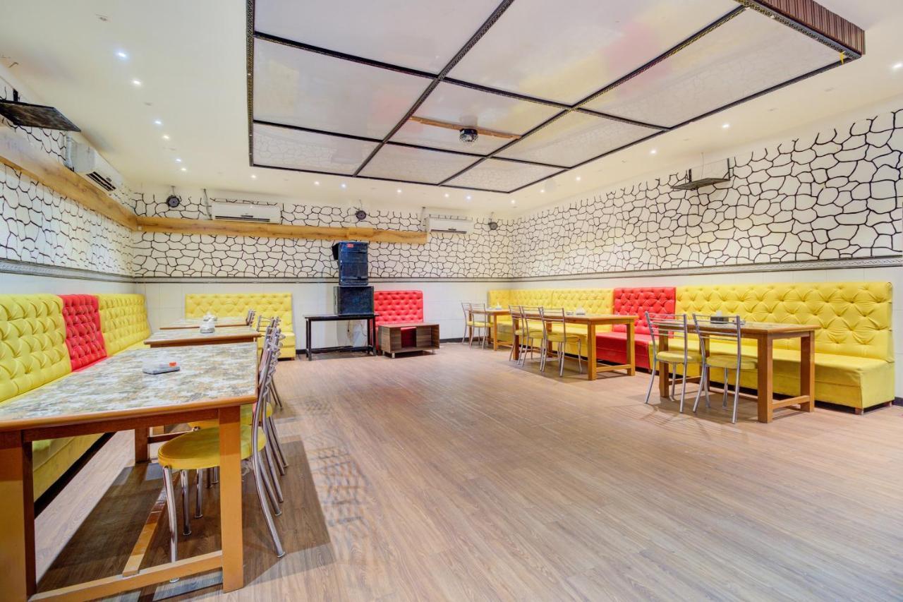 Oyo 67979 Hotel Hollywood Park Sasupāda Kültér fotó