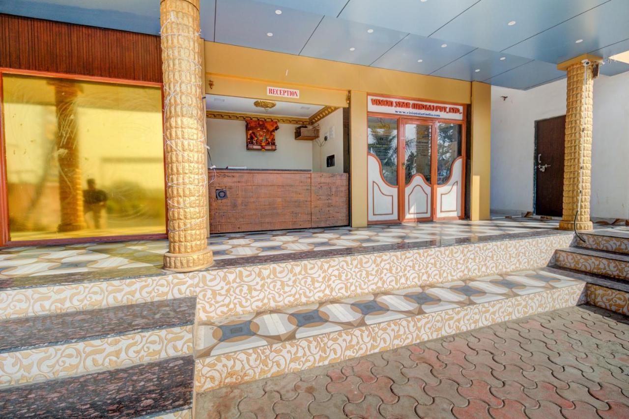 Oyo 67979 Hotel Hollywood Park Sasupāda Kültér fotó